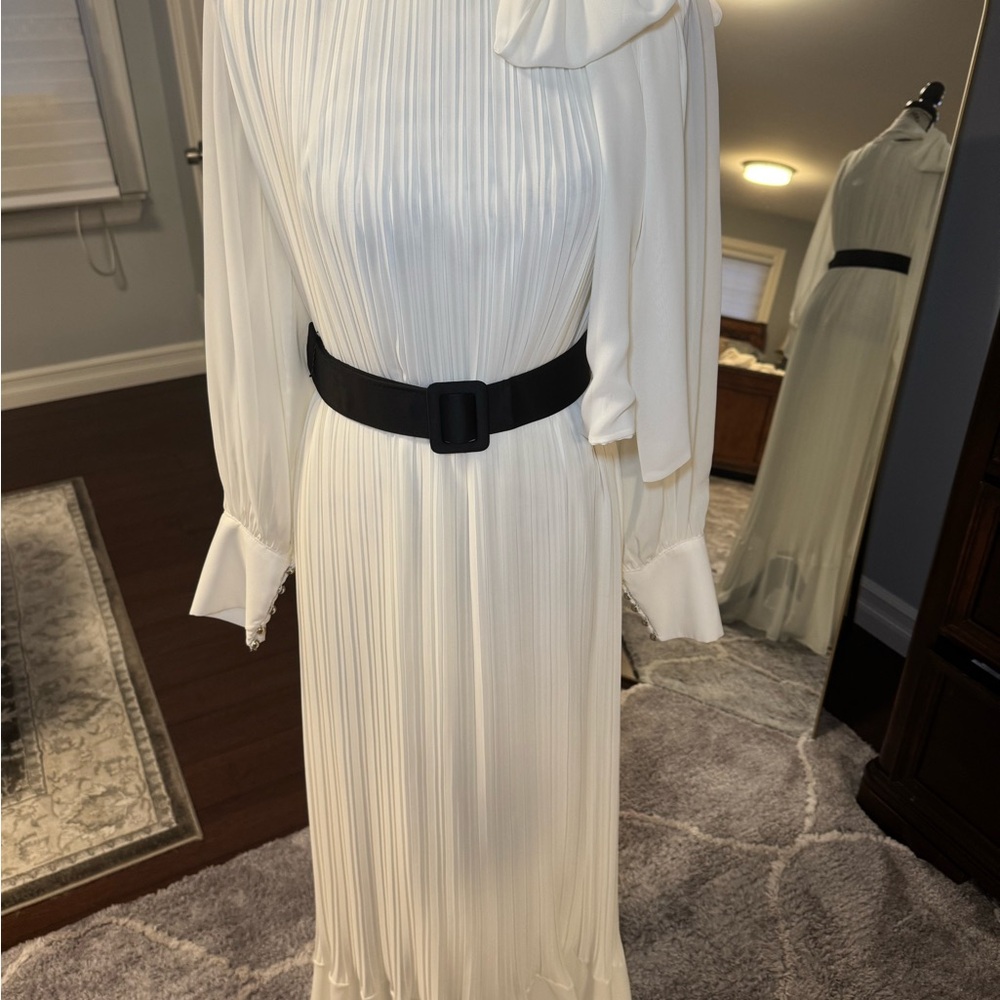 Elegant White Pleated maxi Dress with Black Belt